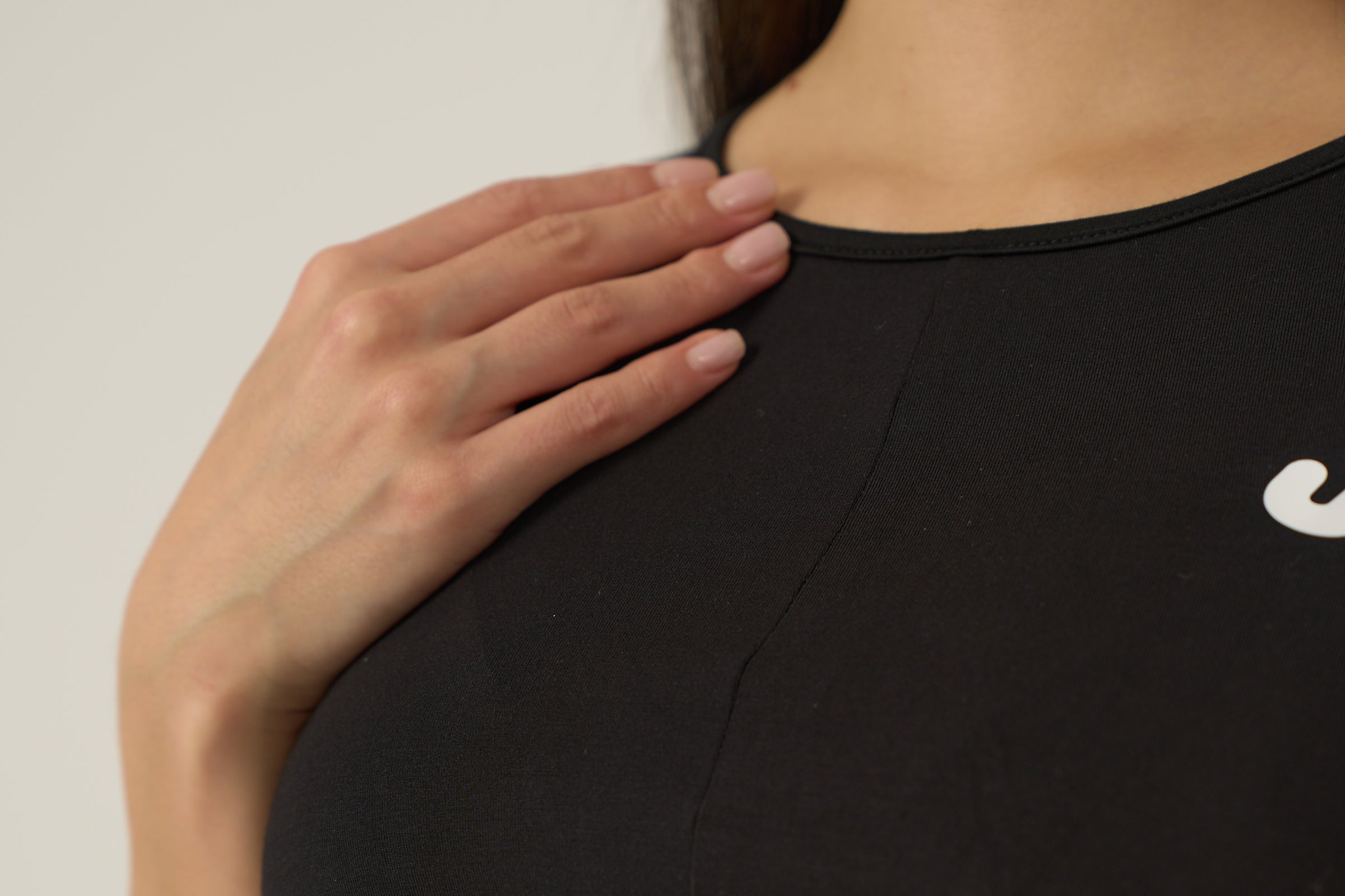 Close up of the Urthlete fitted tank fabric in coal black